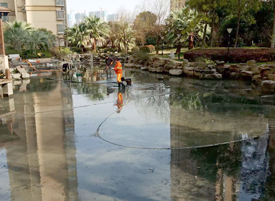 富宁景观池淤泥清理