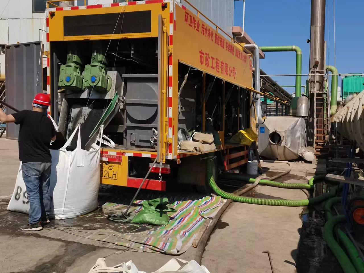 富宁淤泥压干处理